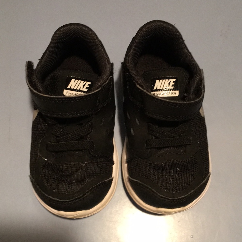 Black Toddler Nike Flex size 5C, almost new!
